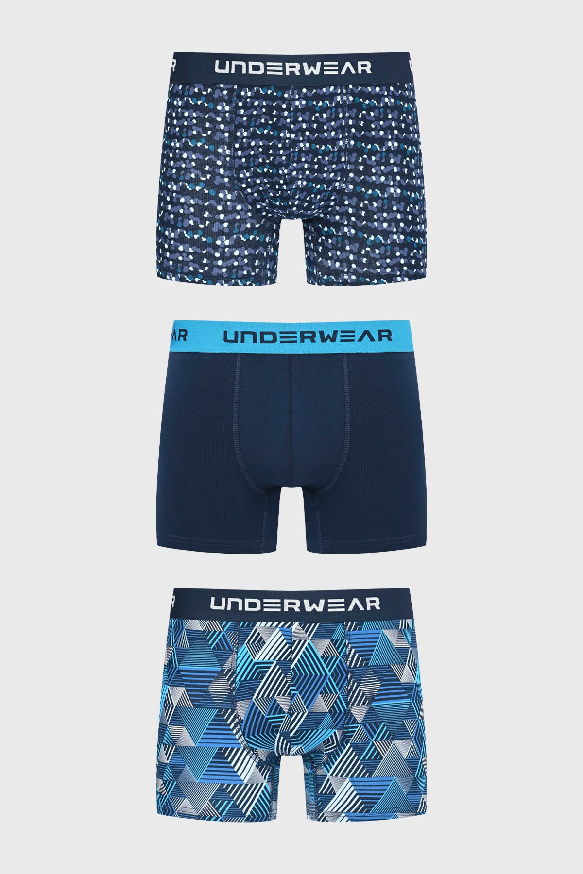 Tripack de boxers para hombre en azul marino con estampado geométrico y cinturilla con texto UNDERWEAR en la parte superior