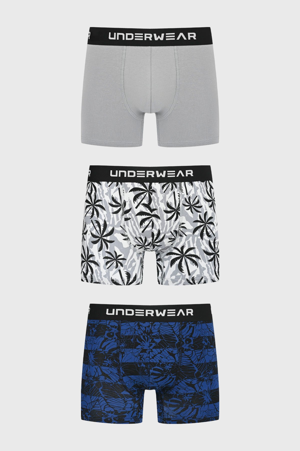 Pack de tres bóxers para hombre con diseño liso gris en el primero estampado de palmeras en el segundo y floral azul en el tercero