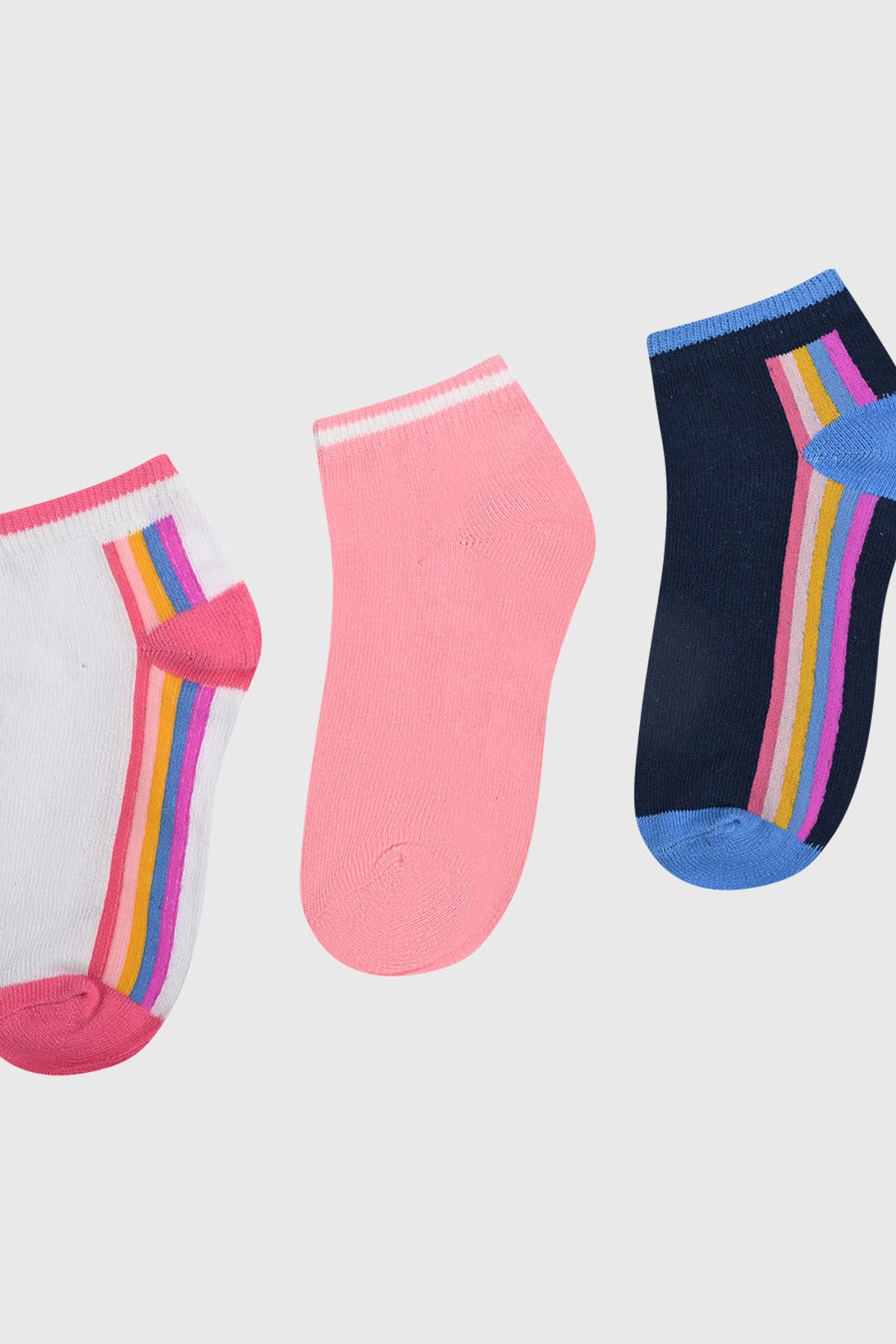 Tripack de calcetas deportivas para niña con colores azul rosa y blanco con franjas de colores sin estampa
