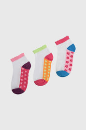 Calcetas deportivas blancas para niña en tripack con diseños coloridos de corazones lunares y flores en laterales