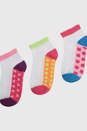 Calcetas deportivas blancas para niña en tripack con diseños coloridos de corazones lunares y flores en laterales
