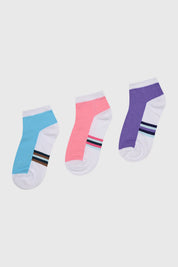 Tripack de calcetas deportivas para niña en colores rosado azul y morado con franjas blancas y negras diseño sencillo