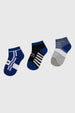 Calcetas deportivas niño tripack negro con diseños variados en azul y gris líneas y texto en diferentes estilos