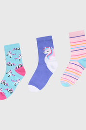 Tripack de calcetines para niña en celeste con diseño de unicornios y arcoíris variados estilo infantil