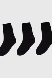 Calcetines azul marino para niño en tripack diseño liso clásicos y cómodos ideales para el día a día