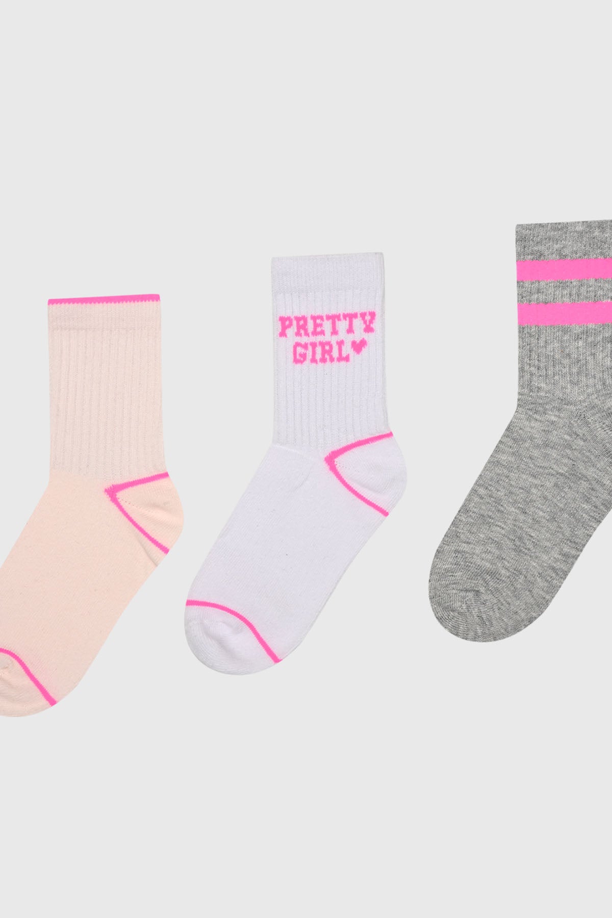 Calcetines niña tripack blanco con detalles rosados y grises incluye texto Pretty Girl en uno diseño juvenil y moderno