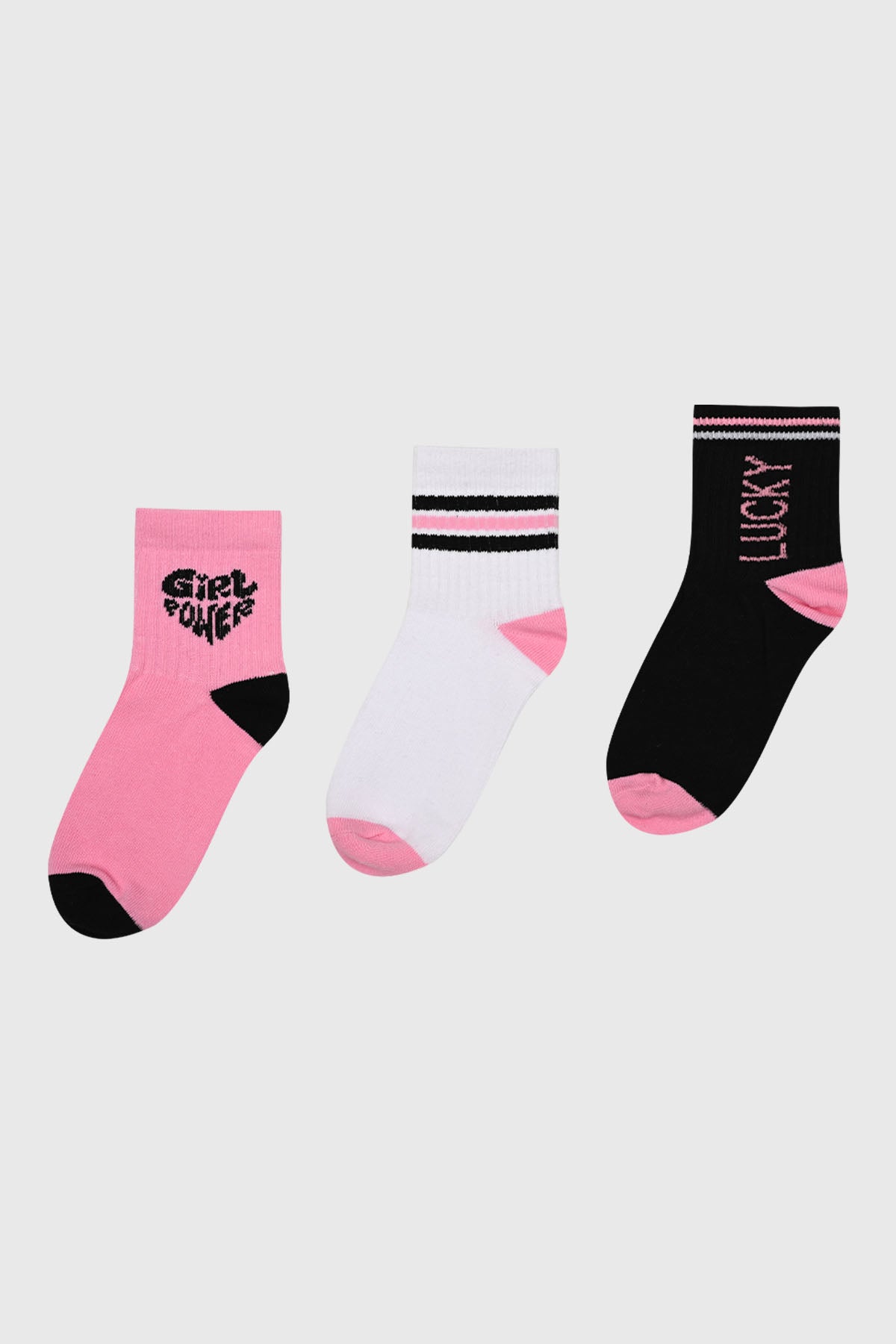 Tripack de calcetines para niña en rosa predominante con diseños Girl Power y Lucky uno liso y otro con rayas