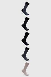 Pack de calcetines para hombre en tonos grises con patrones de puntos y rayas en ventana de caja negra