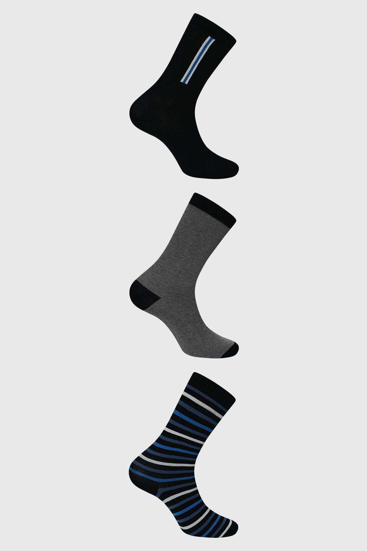 Tripack de calcetines gris para hombre con uno liso uno con rayas verticales y otro con rayas horizontales en tonos azules