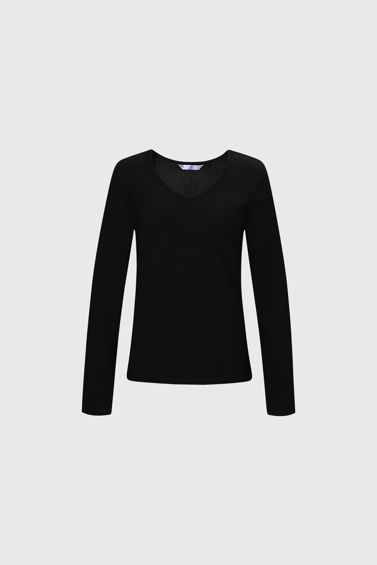 Camiseta térmica negra de mujer con mangas largas y cuello redondo prenda lisa ideal para el frío