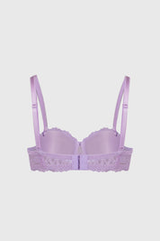 Sostén strapless lila de encaje con diseño floral y tirantes delgados