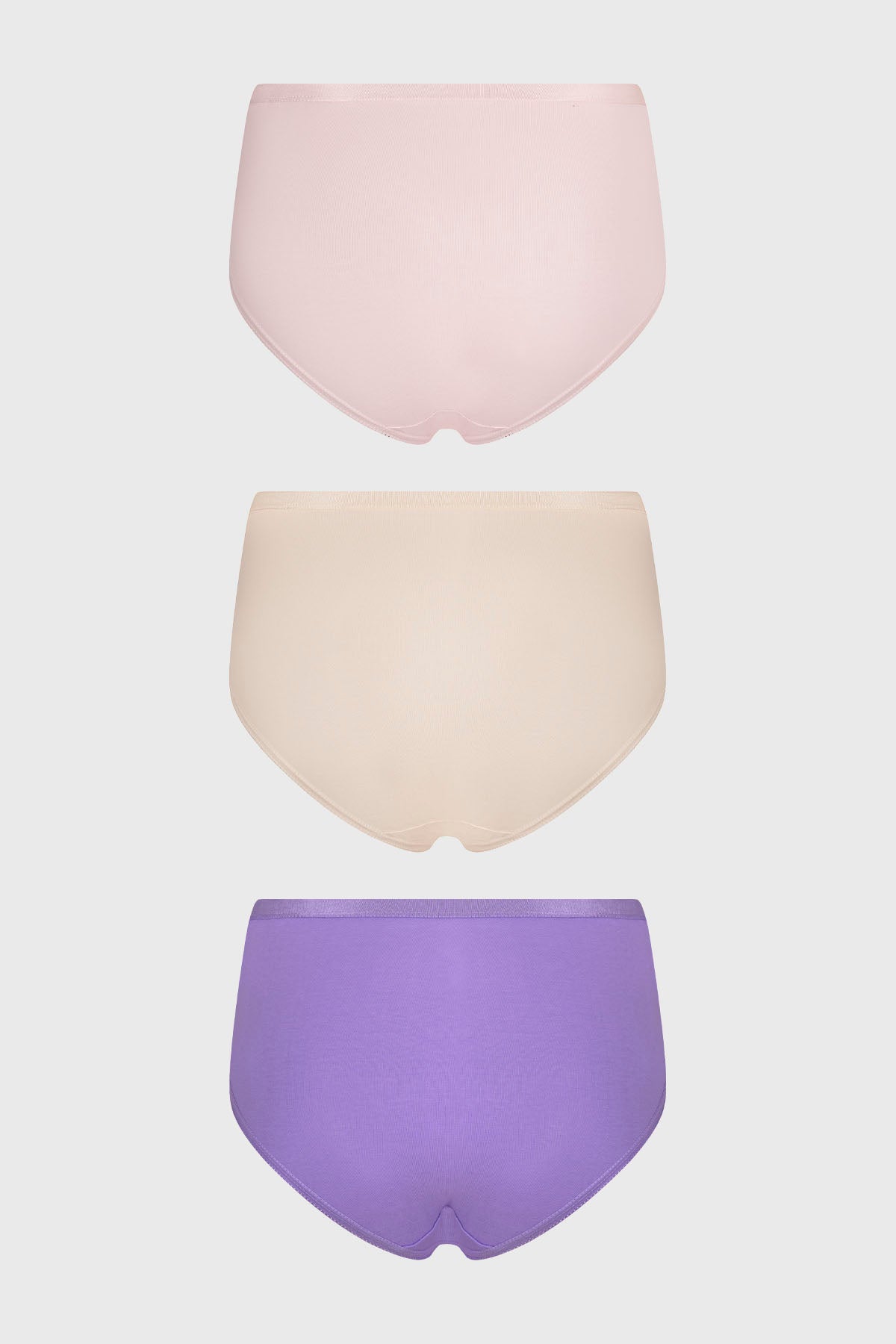 Calzón de mujer tripack tiro alto en tonos morado, rosa y beige con detalles de encaje