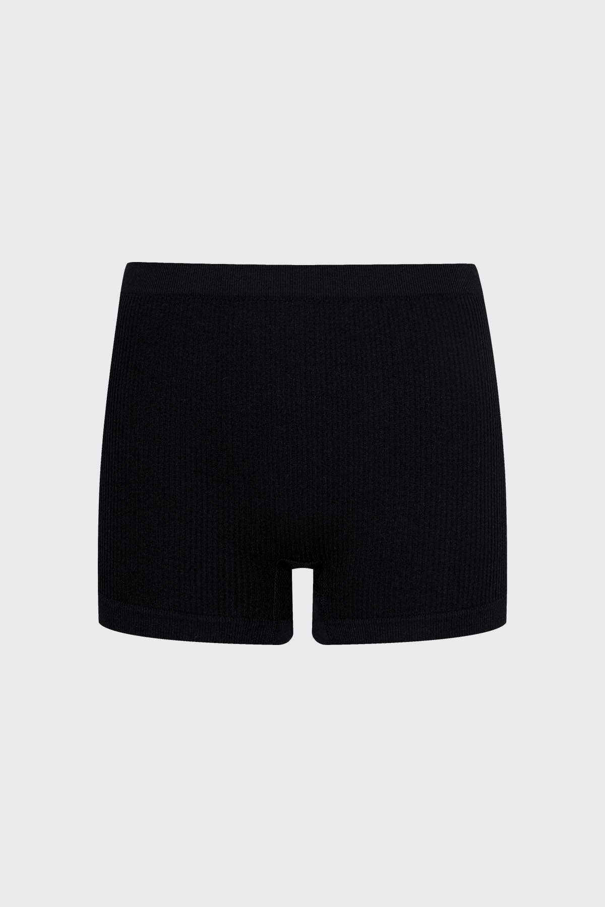 Calzón mujer short negro con textura acanalada visible sin estampados