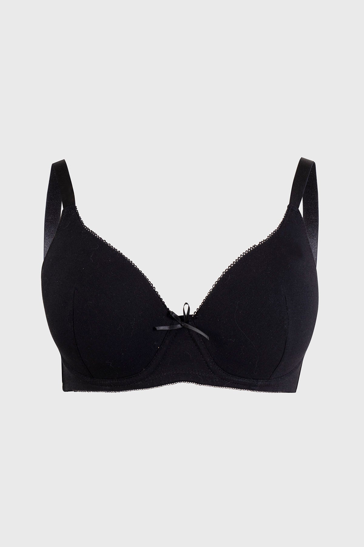 Sostén negro de mujer con copa soporte y detalle de lazo frontal