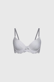 Sostén blanco con encaje frontal delicado y diseño liso ideal para momentos de elegancia y confort diario