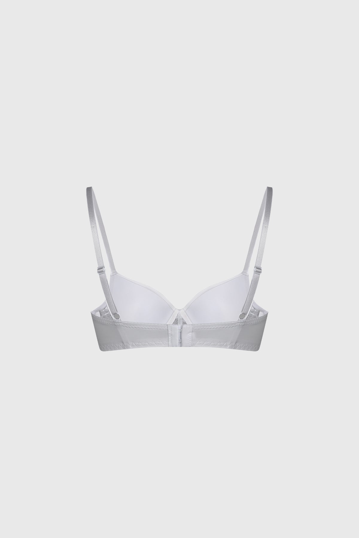 Sostén blanco con encaje frontal delicado y diseño liso ideal para momentos de elegancia y confort diario