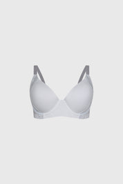 Sostén blanco con encaje en laterales y copas lisas ofrece soporte elegante sin estampa visible