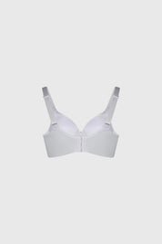 Sostén blanco con encaje en laterales y copas lisas ofrece soporte elegante sin estampa visible