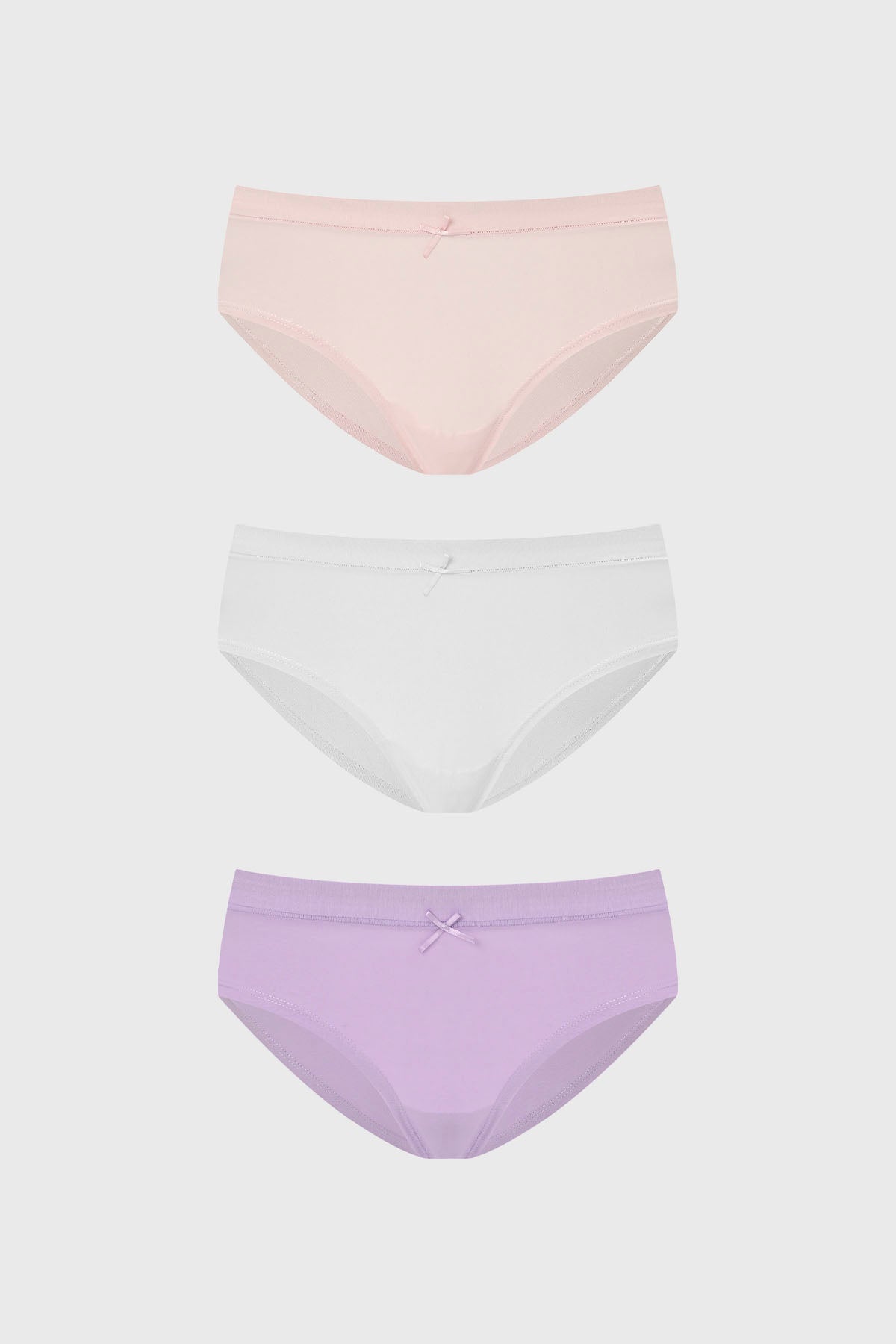 Tripack de pantaletas lisas en palo rosa blanco y lila con lazo pequeño en el centro diseño simple y elegante