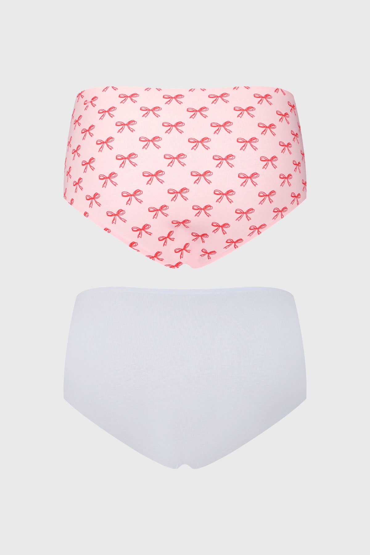 Bipack de pantaletas tiro alto en rojo con estampado de lazos en todo el frente y diseño liso en la otra prenda