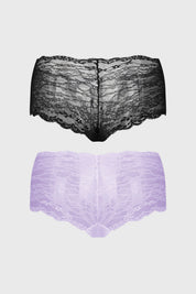 Pantaleta de encaje lila con diseño floral en toda la prenda de estilo delicado y romántico