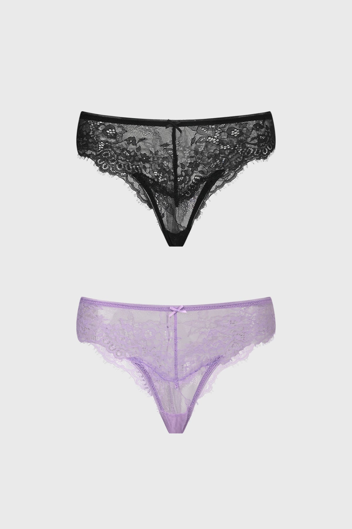 Bipack de calzones bikini en encaje lila con delicado lazo frontal sin estampa visible elegante y femenino