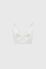 Sostén tipo bralette blanco con encaje en escote y copa de cobertura completa diseño liso elegante y delicado