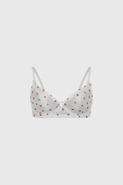 Sostén blanco con copas suaves estampado de corazones rojos pequeños por toda la prenda estilo romántico y delicado
