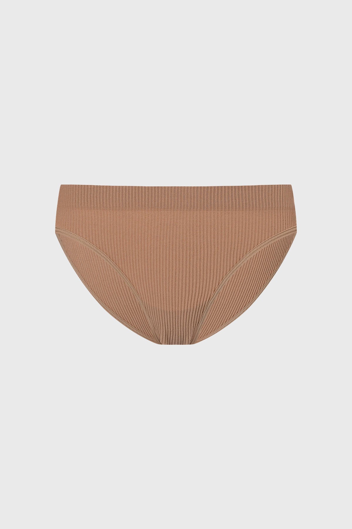 Calzón bikini mujer color camel con textura acanalada lisa sin estampa ideal para el día a día