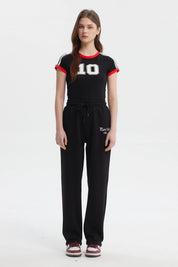 Pantalón jogger negro mujer con estampa pequeña Paris City Vintage en el muslo derecho estilo casual y cómodo