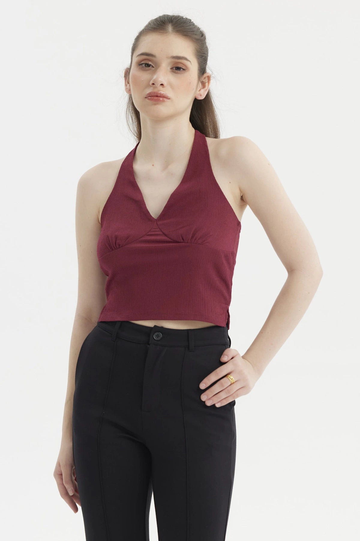 Polera mujer roja con textura sin estampa de tirantes anchos estilo casual ajustada al cuerpo