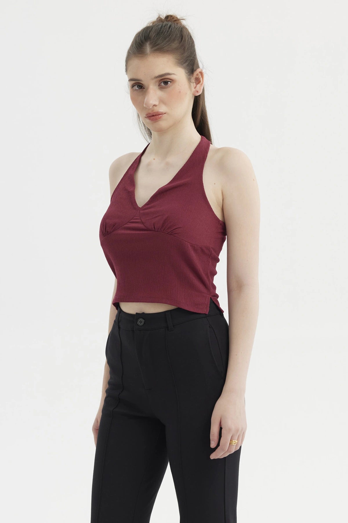 Polera mujer roja con textura sin estampa de tirantes anchos estilo casual ajustada al cuerpo
