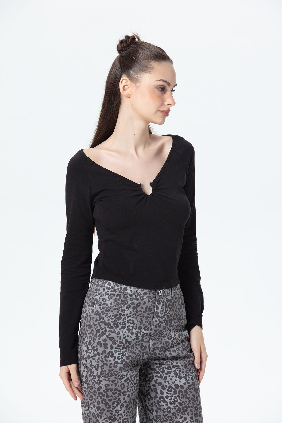 Polera Mujer Aplicación Escote Negro