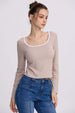 Polera mujer canalé beige de manga larga y escote redondo