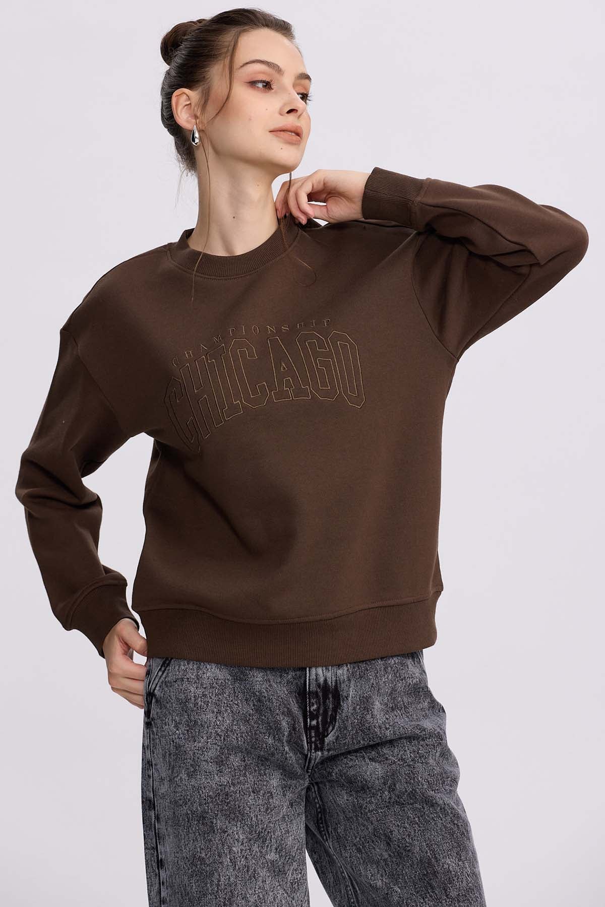 Polerón Mujer Oversize Bordado Cafe