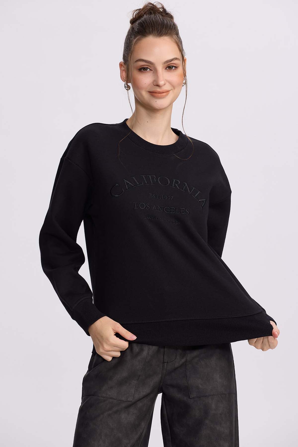 Polerón Mujer Oversize Bordado Negro