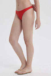 Traje de baño colaless rojo para mujer con diseño sencillo y ajuste en cadera