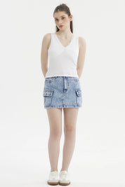 Polera blanca para mujer con textura escote en V sin estampado diseño liso y elegante