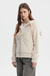 Polar de mujer abierto beige claro con capucha y bolsillos frontales estilo casual sin estampa visible