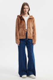 Chaqueta de polar café para mujer con capucha y cierre frontal lisa sin estampa ideal para el invierno