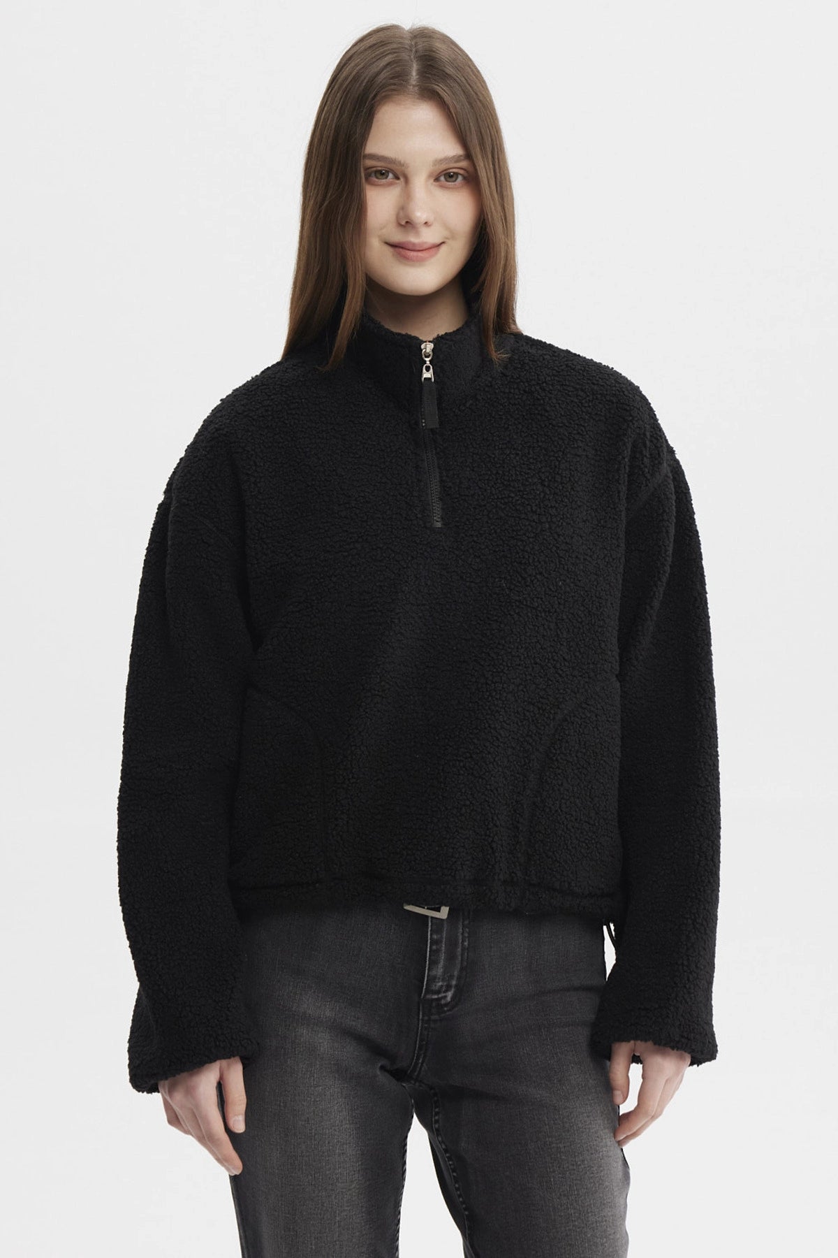 Polar mujer negro de corderito con medio cierre textura suave prenda lisa ideal para días fríos