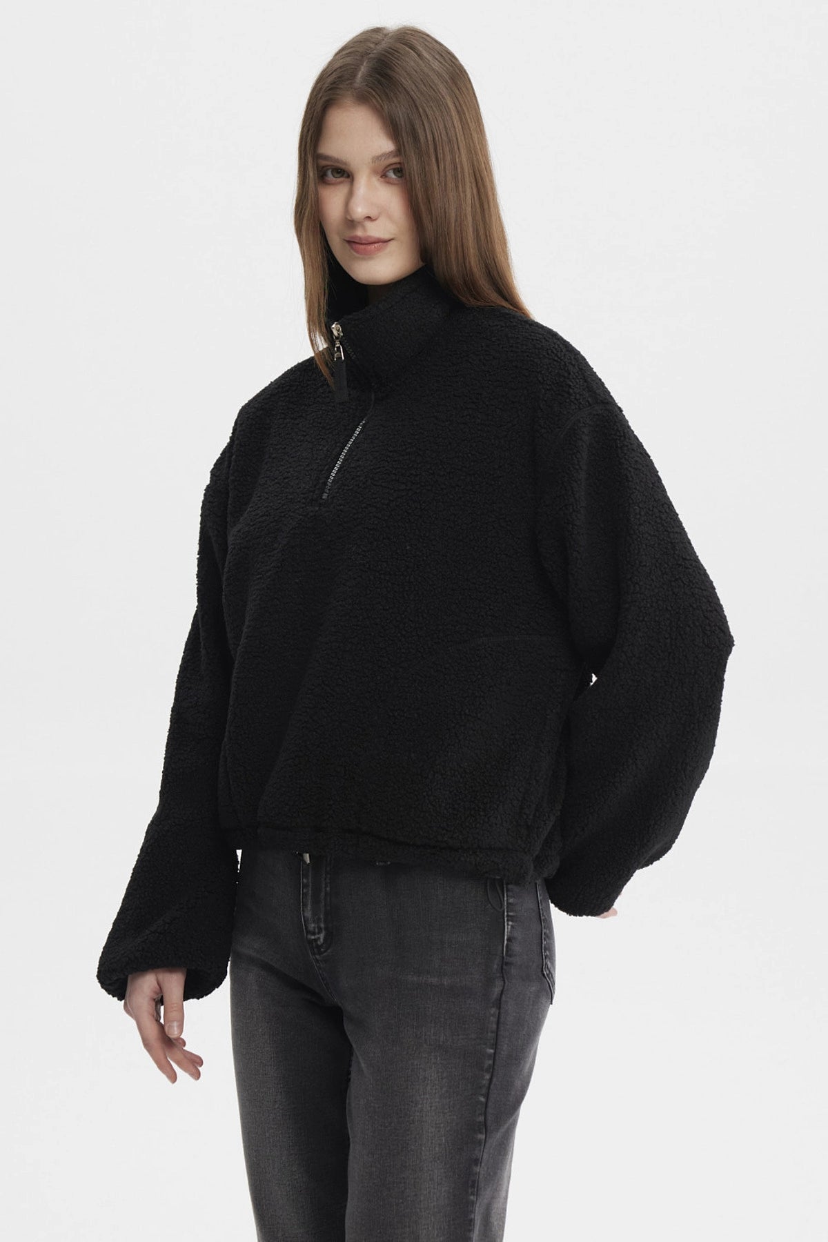 Polar mujer negro de corderito con medio cierre textura suave prenda lisa ideal para días fríos