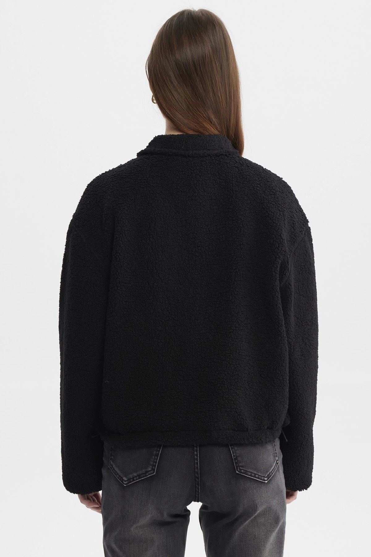 Polar mujer negro de corderito con medio cierre textura suave prenda lisa ideal para días fríos