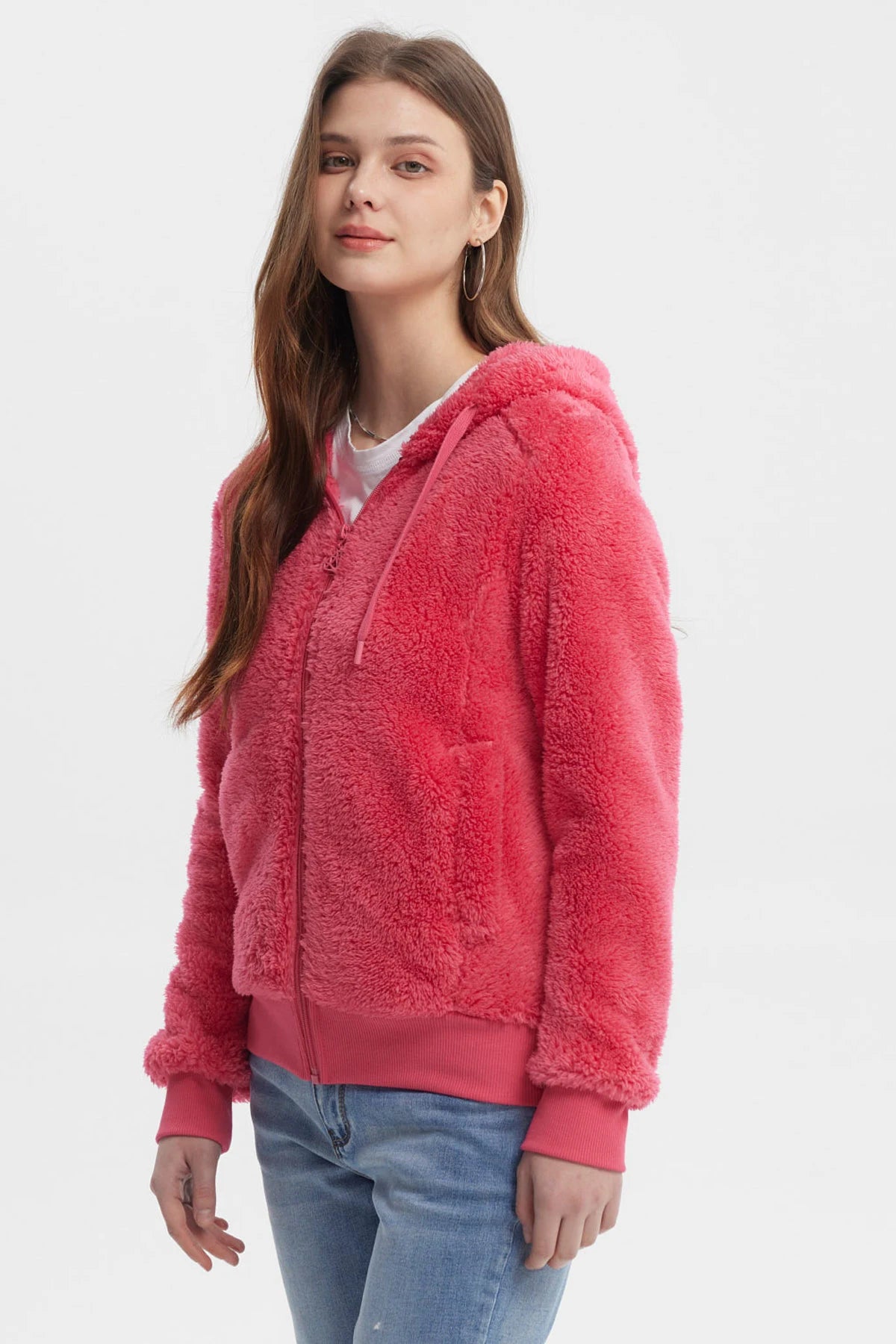 Polar mujer fucsia con capucha y cierre completo textura peluda lisa casual