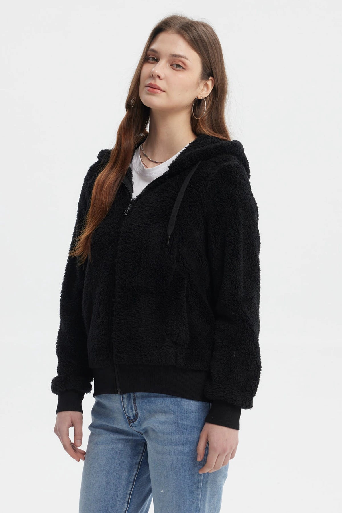 Polar negro para mujer con capucha textura peluda sin estampa diseño liso ideal para el frío estilo casual