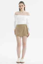 Polera blanca mujer estilo Bardot hombros descubiertos lisa ideal para un look fresco y moderno sin estampado visible