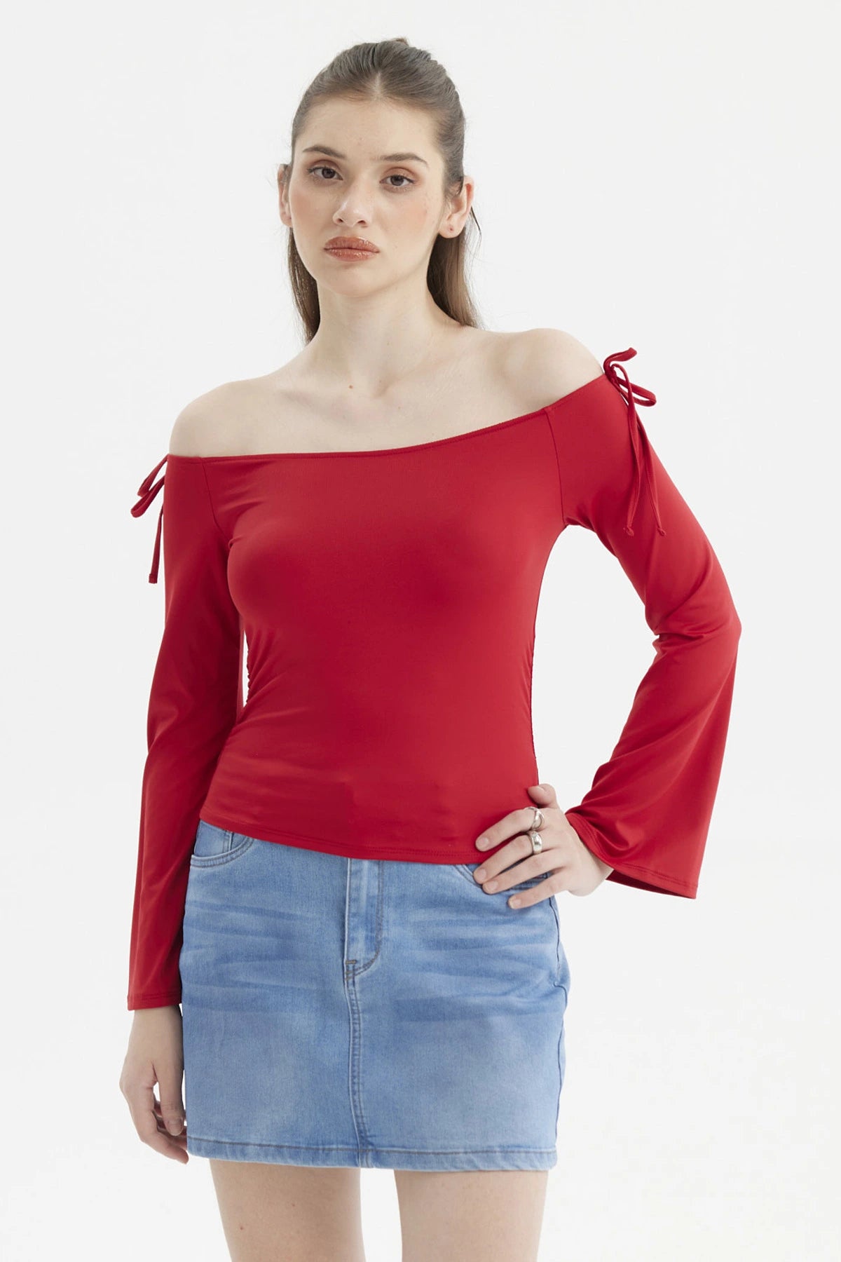 Polera roja mujer hombros descubiertos lazo en mangas lisa