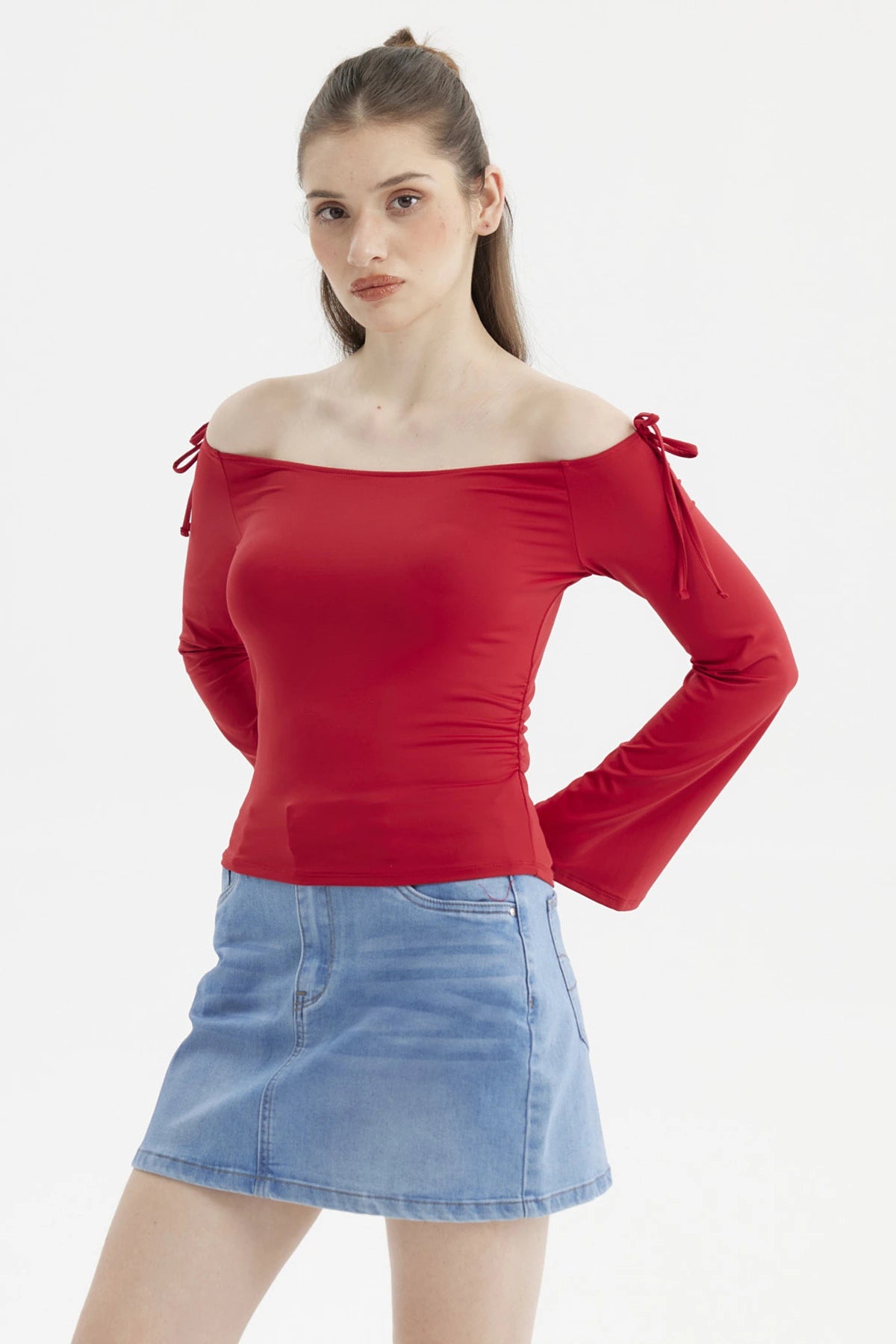 Polera roja mujer hombros descubiertos lazo en mangas lisa