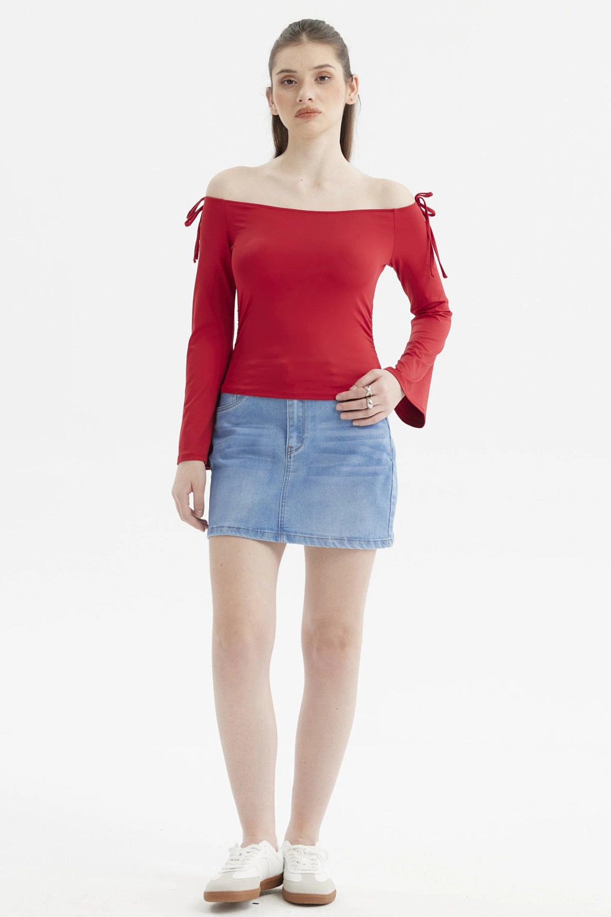 Polera roja mujer hombros descubiertos lazo en mangas lisa