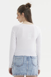 Polera blanca de manga larga con escote abotonado y tejido acanalado lisa